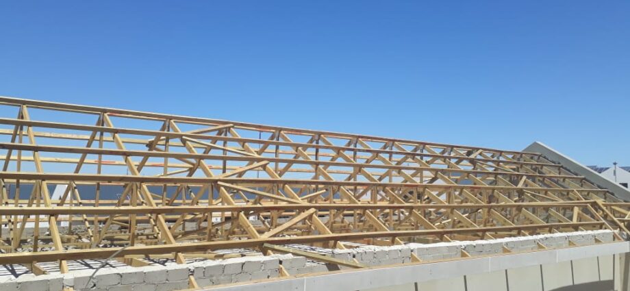 Everything You Need to Know About a Roof Truss Manufacturer